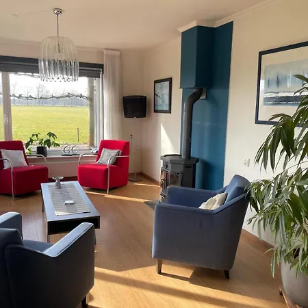 5 Pers Met Hottub Nabij Vorden דירה